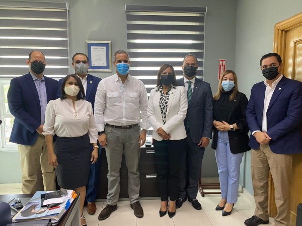 Visita de Cortes&iacute;a al Equipo de Reclamaciones de Seguros Reservas